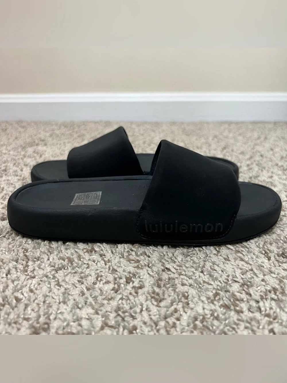 Lululemon Women’s Restfeel Slide Black Size 5